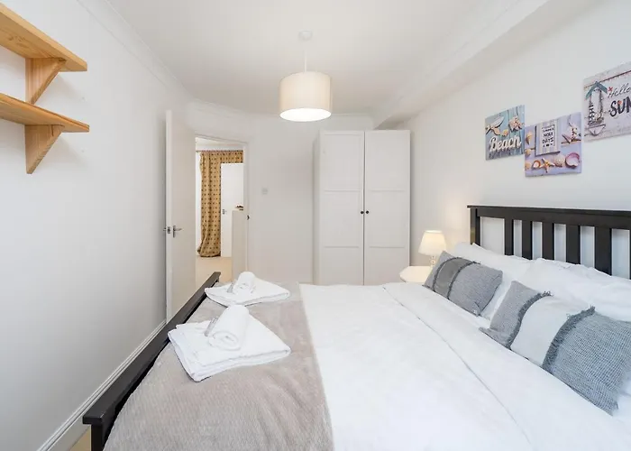 Stylish Deluxe 2Br Duplex - Free Parking - Near Canary Wharf