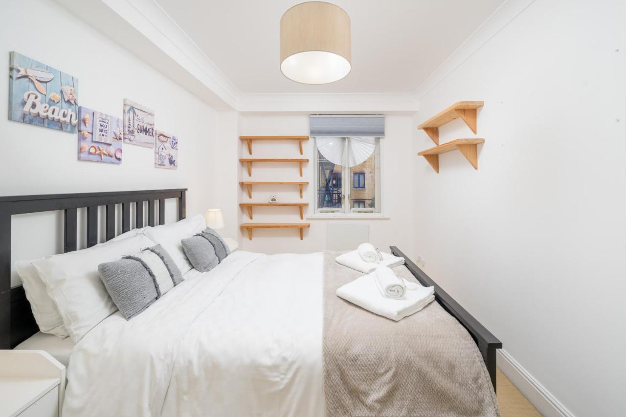 Stylish Deluxe 2br Duplex - Free Parking - Near Canary Wharf Apartment